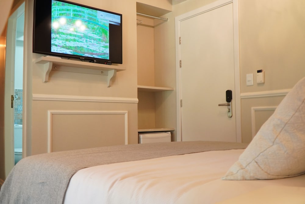Deluxe Double Room, City View - Photo 9