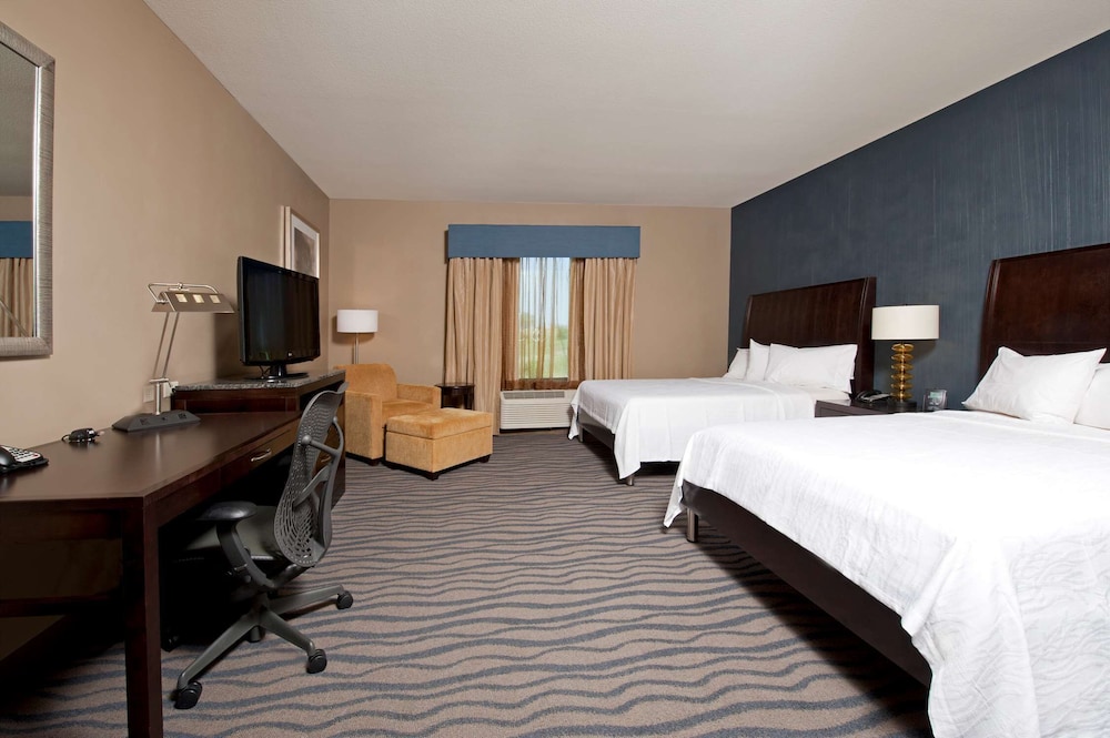 Junior Suite, 2 Queen Beds, Accessible (Roll-In Shower) - Photo 3