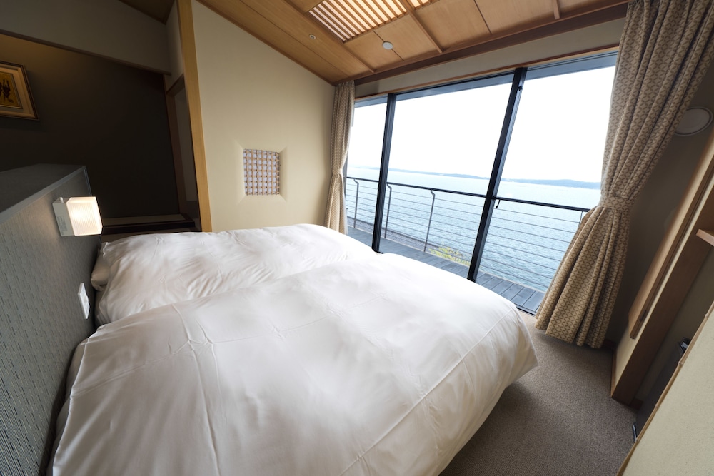 Standard Room, 2 Twin Beds, Non Smoking, Sea View photo 3