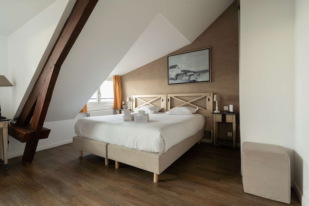 Superior Room, 1 King Bed, Non Smoking, Sea View (Twin bed on request;with Extra Bed) - Photo 2