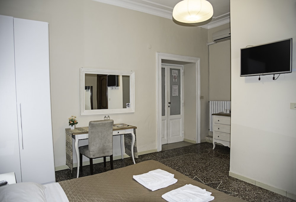 Economy Double Room photo 2