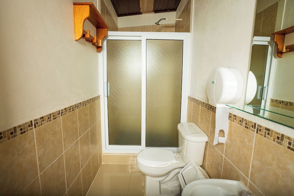 Family Quadruple Room, Multiple Beds, Ensuite, Garden View photo 2