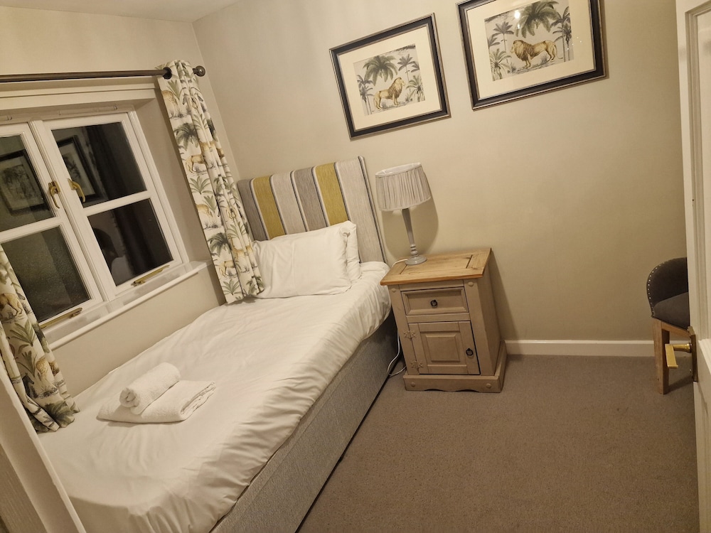Family Room photo 3