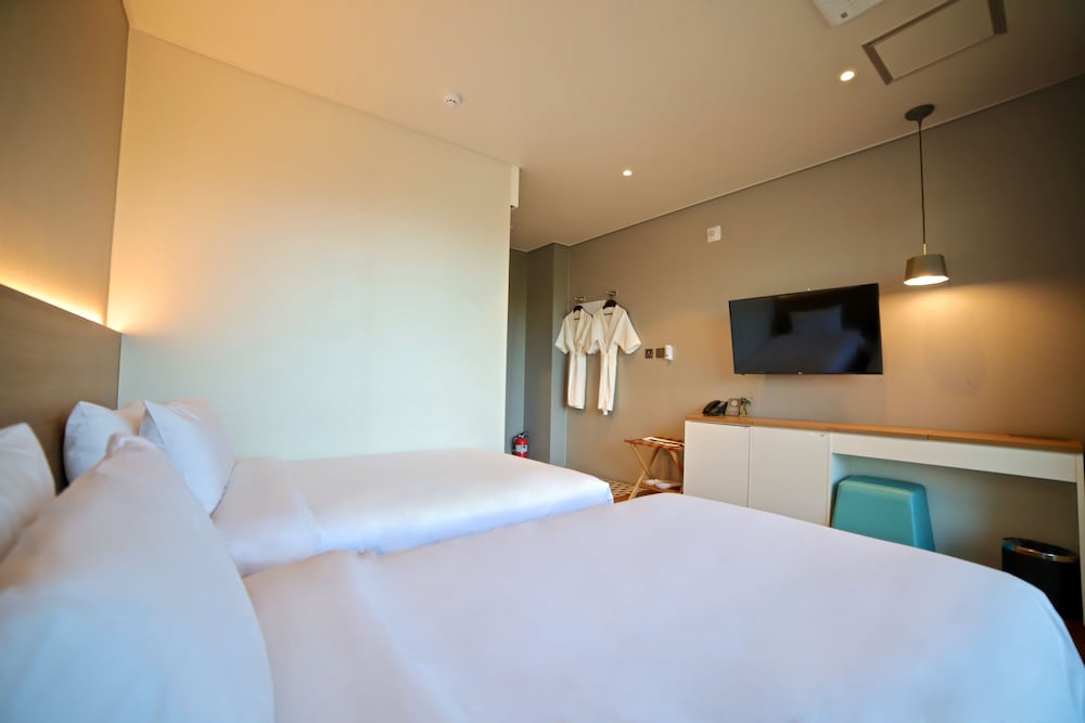 Standard Twin Room (Pine Forest View) photo 3