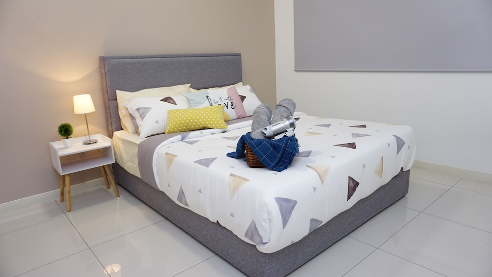 Design Condo, 2 Bedrooms, Garden View (1)