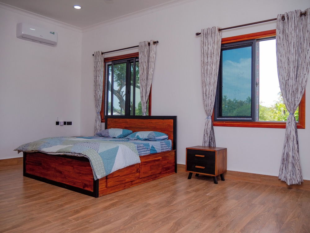 Deluxe Studio Suite, Balcony, Garden View