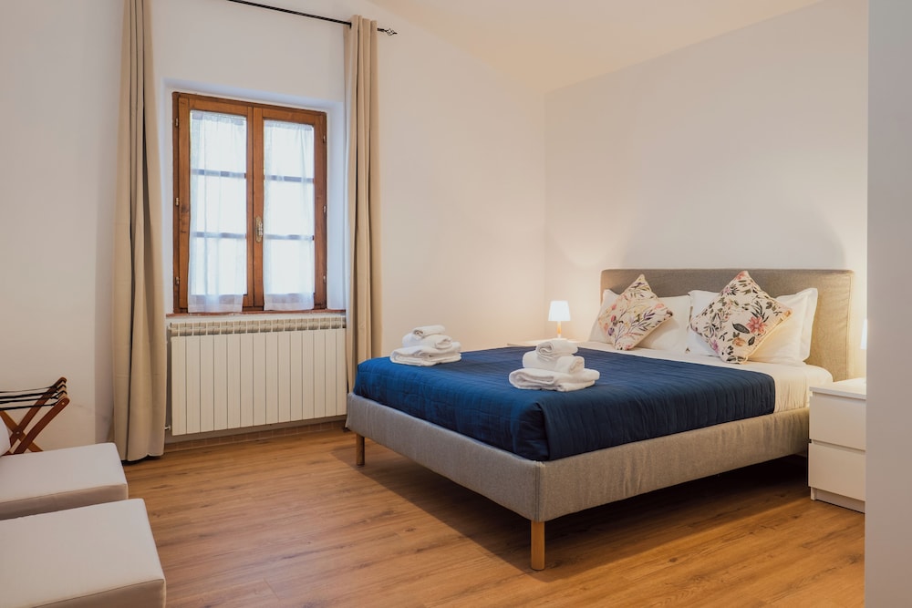 Junior Suite, 1 Queen Bed, Garden View photo 1
