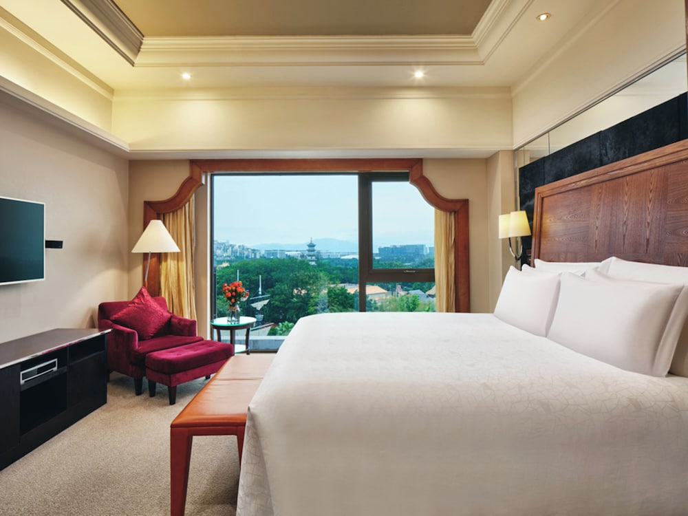 Suite, 1 Bedroom, Club Lounge Access, Pool View - Photo 2