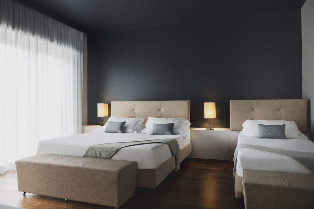Comfort Room, Multiple Beds, Non Smoking - Photo 1