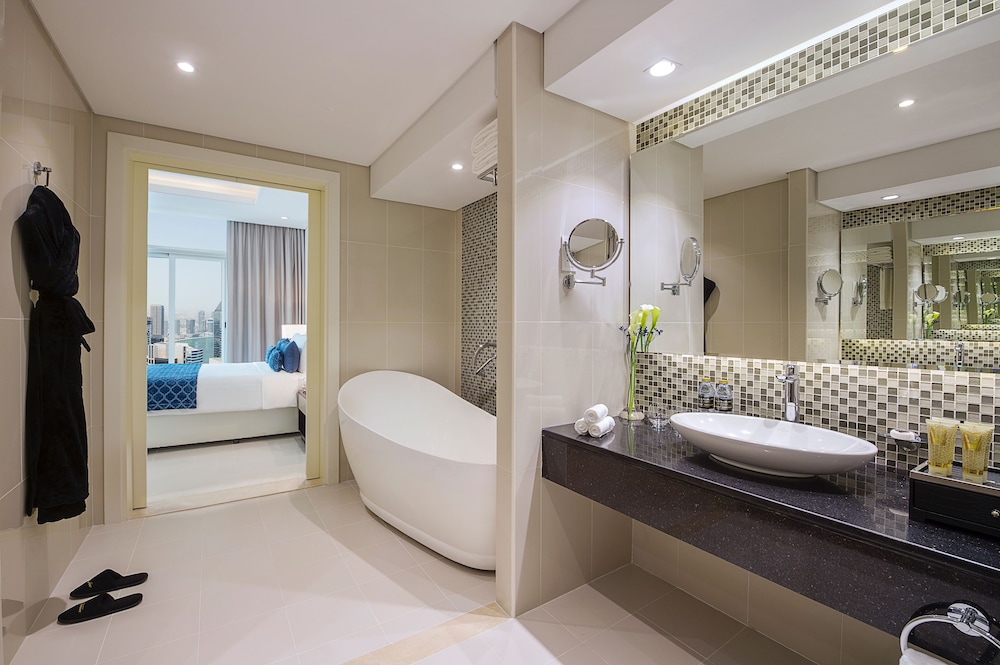 Standard Suite, 3 Bedrooms (Downtown View) photo 2