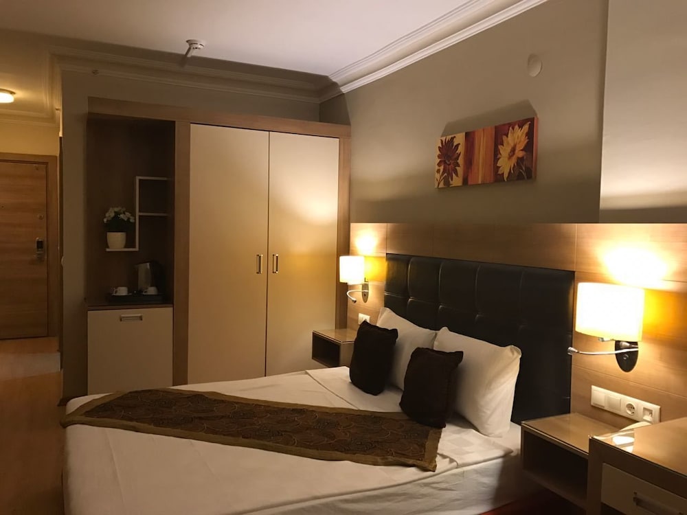 Standard Room, 1 Double or 2 Twin Beds - Photo 9