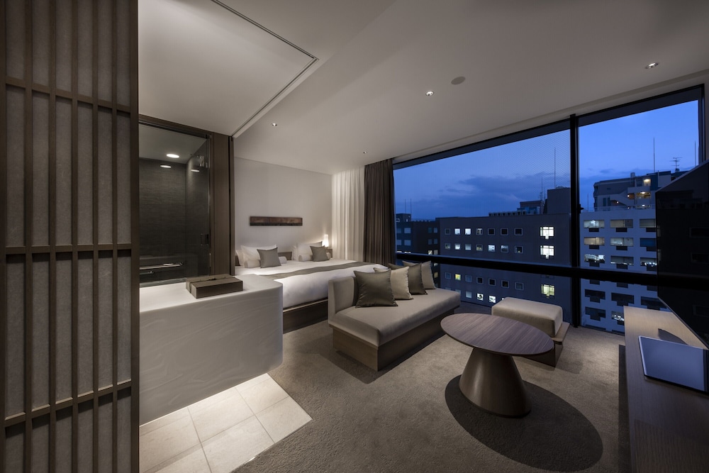 Deluxe King Room, Non smoking (with Lounge Access) - Photo 1
