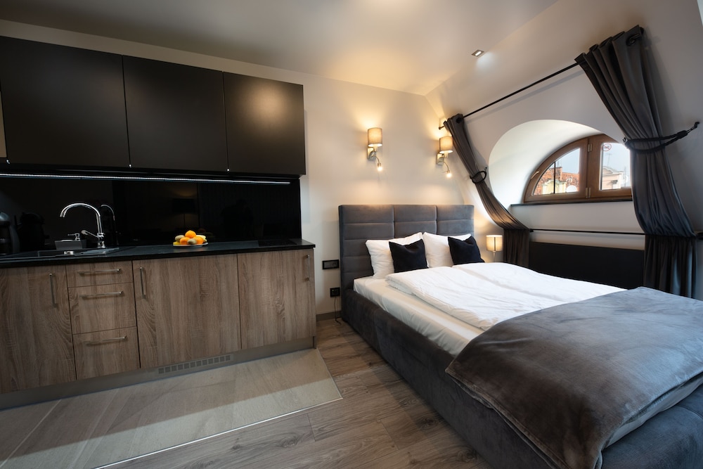 Premium Double Room, 1 Queen Bed, City View photo 2