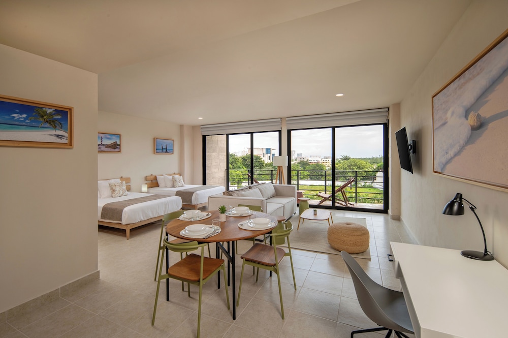 Deluxe Studio Suite, 2 Double Beds, Kitchen, City View
