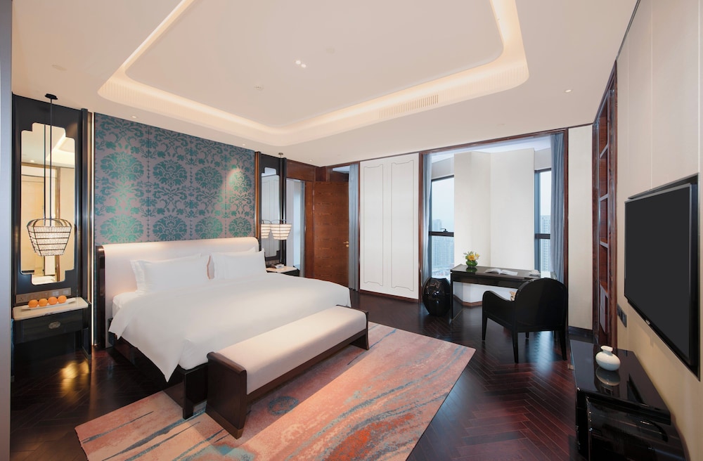 Suite, 1 King Bed