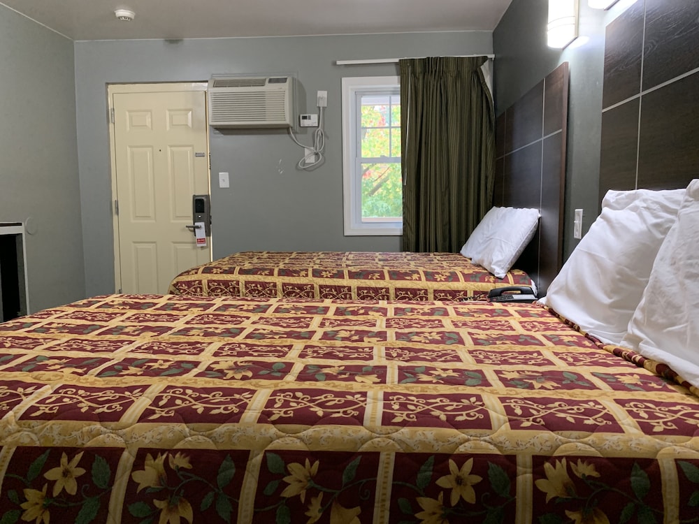 Room, 2 Double Beds, Non Smoking - Photo 3