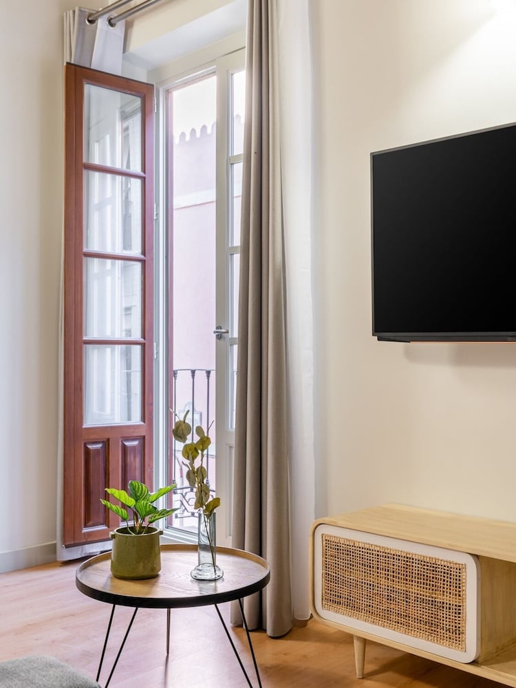 One-Bedroom Apartment with Balcony - Photo 19