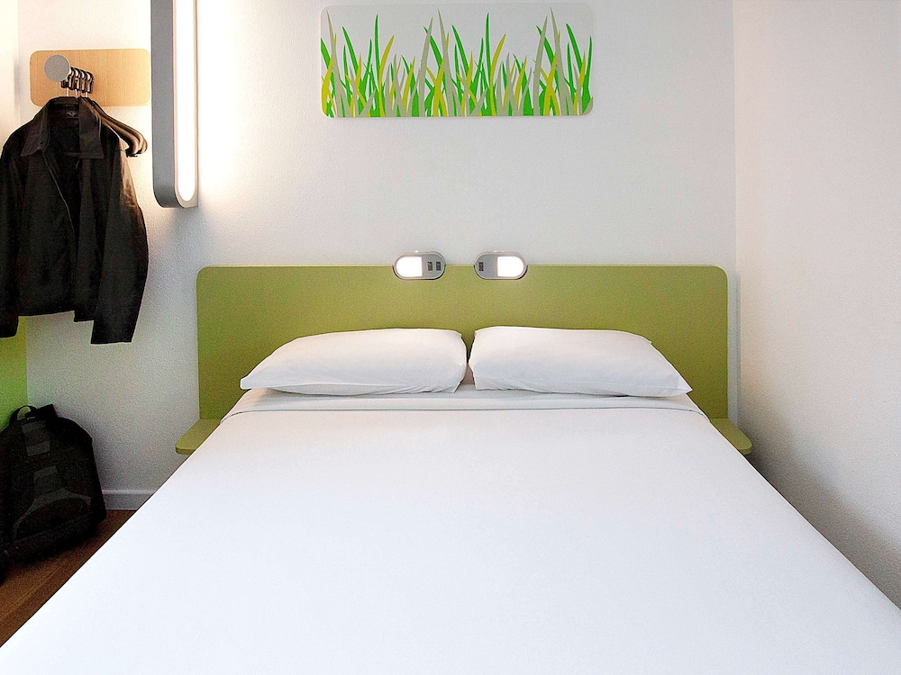 Standard Room, 1 Double Bed thumbnail 5
