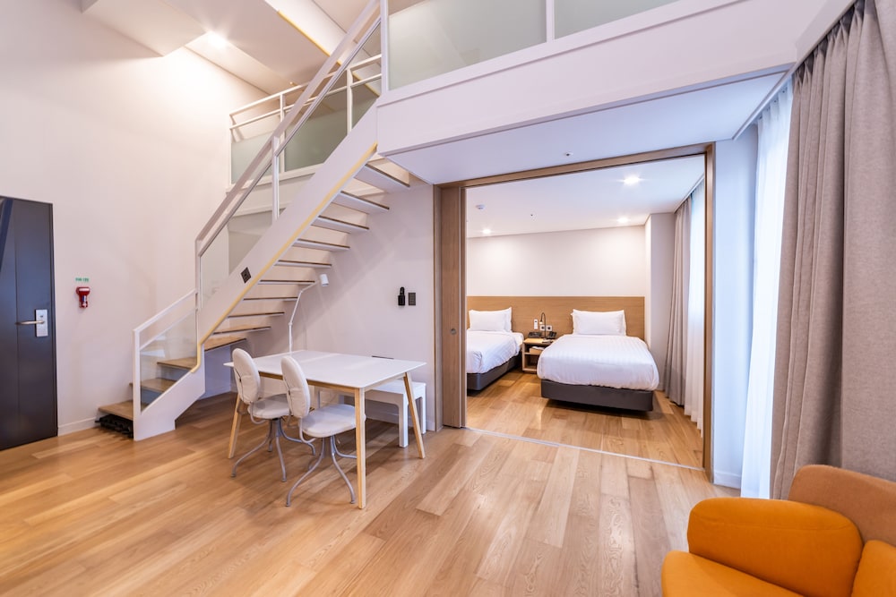 Premium Family Suite With Loft 1605 - Photo 3