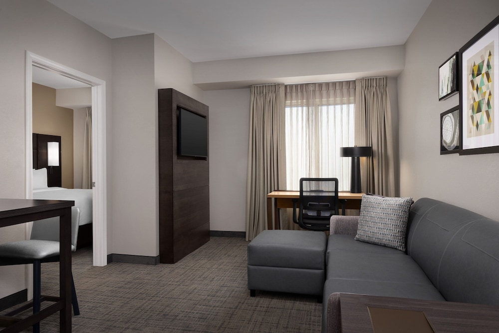 Suite, 1 Bedroom - Photo 1