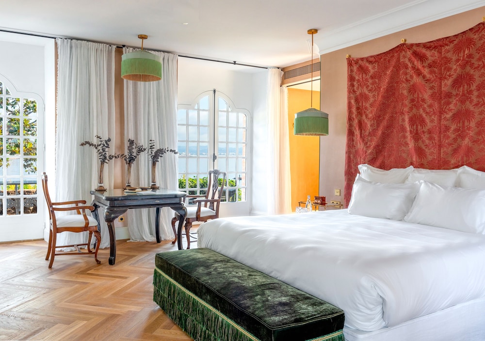 Signature Suite - Photo 1