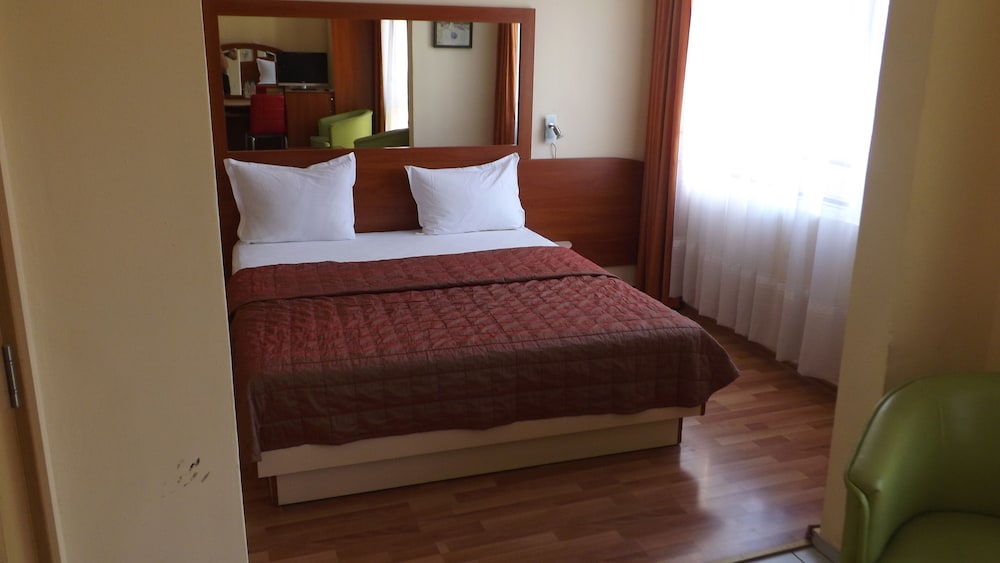 Superior Studio, 1 Queen Bed with Sofa bed (for 2 People) photo 1