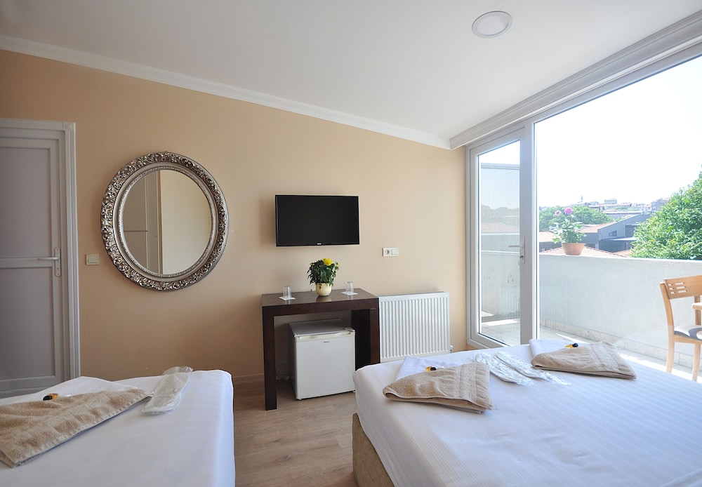 Deluxe Triple Room, Sea View photo 2