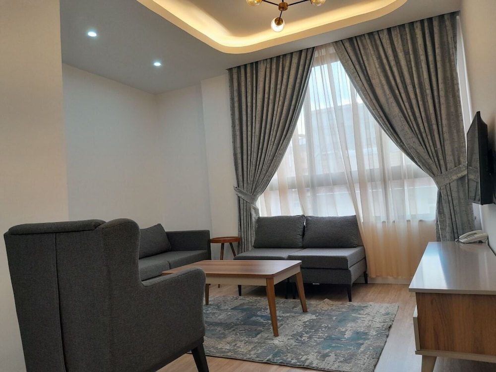 Family Suite, 2 Bedrooms, Non Smoking, City View photo 3