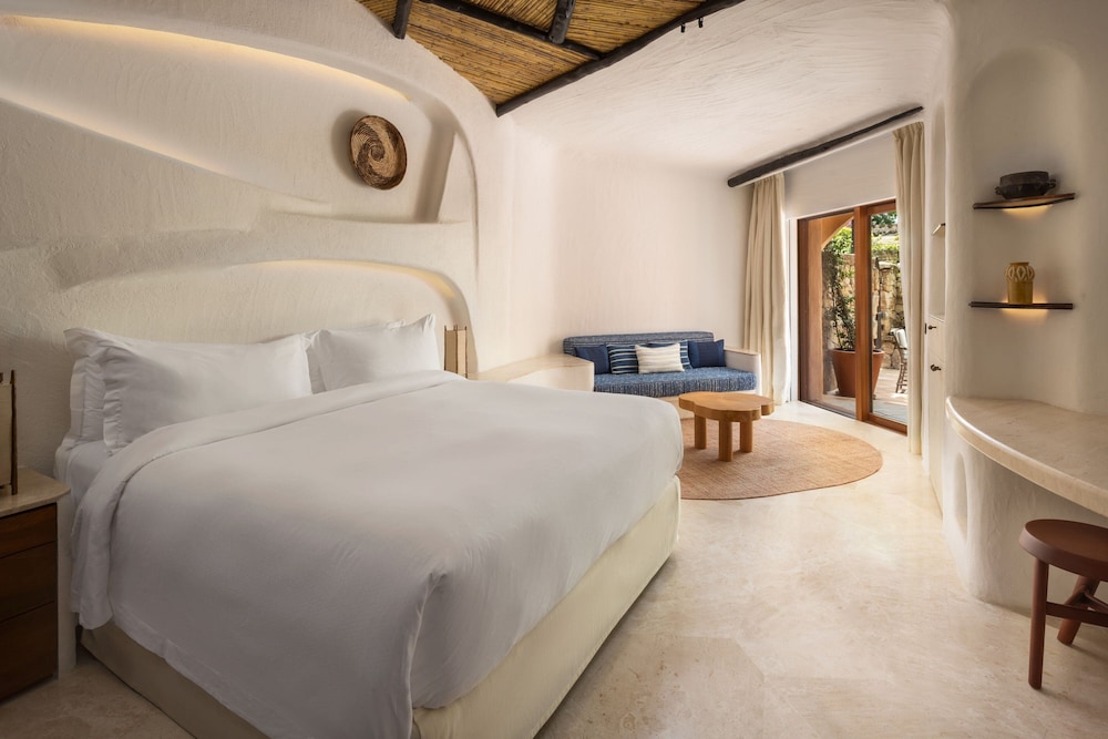 Deluxe Suite, 1 King Bed, Inner View (Contemporary)