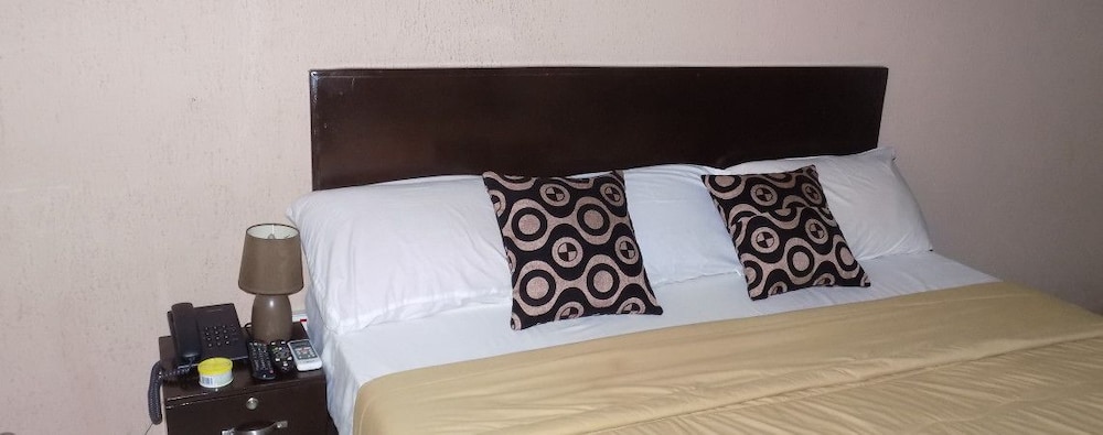 Elite Studio, 1 King Bed photo 2