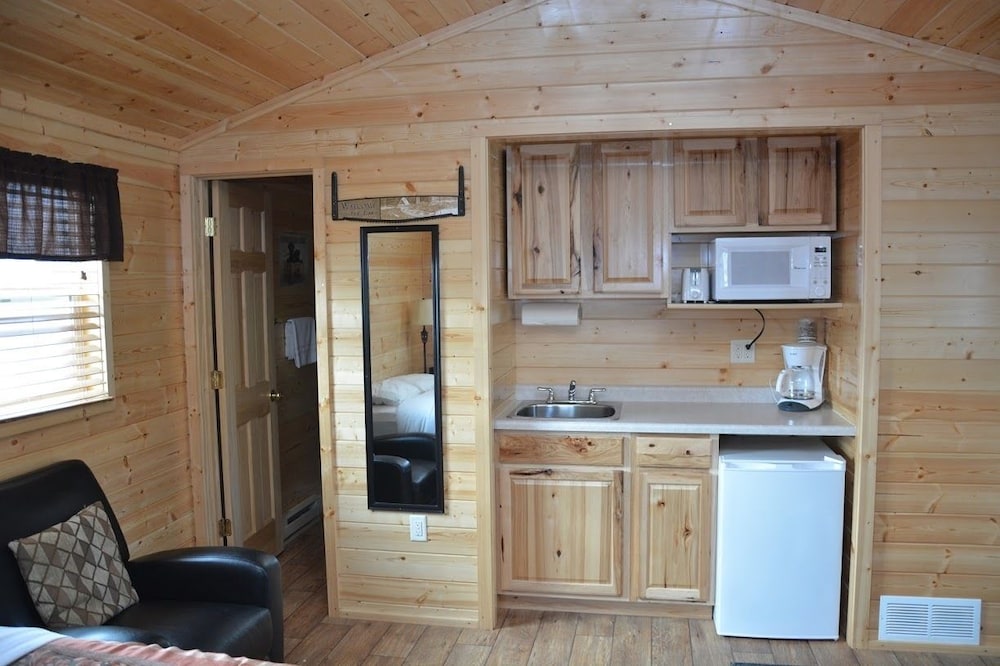 Comfort Cabin, 1 Queen Bed, Kitchenette photo 2