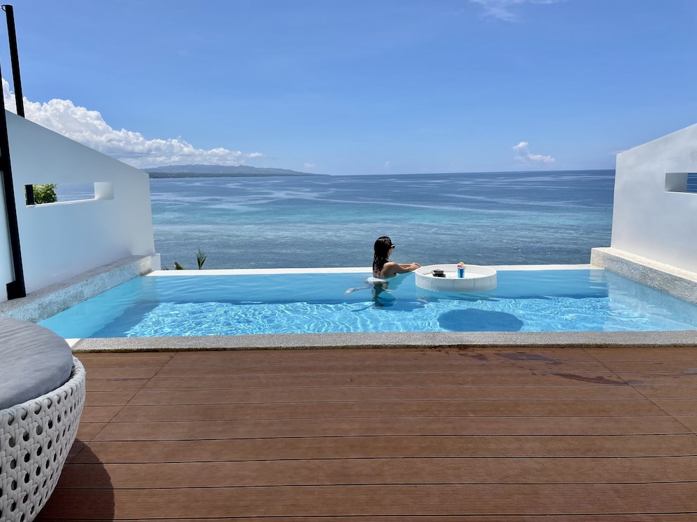 King Suite With Private Pool - Photo 7