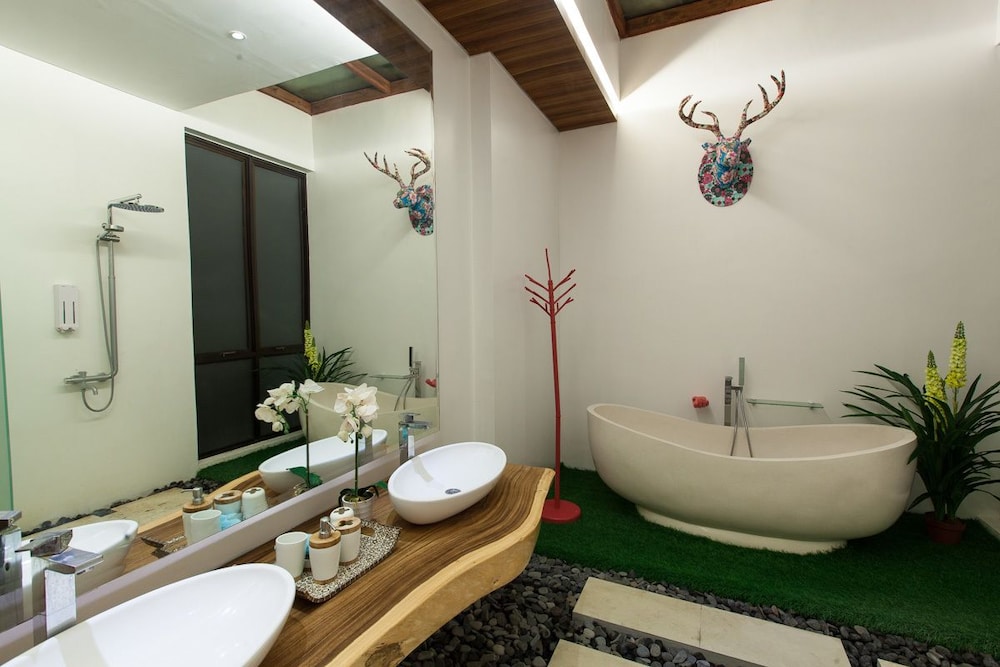 Design Villa, 4 Bedrooms, Kitchen, Hill View photo 3