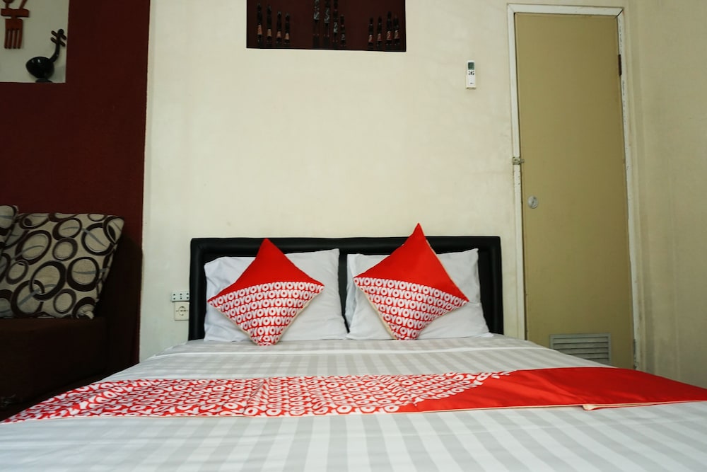 Family Room - Photo 2