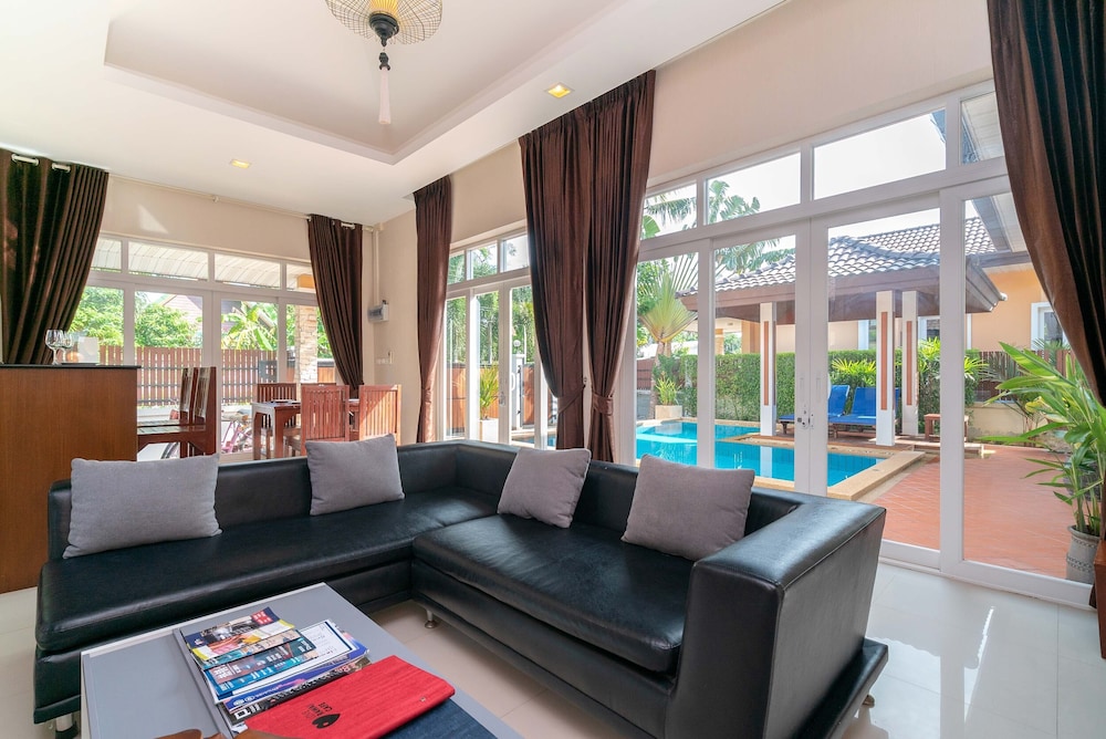 3 Bedroom Pool Villa with Sala photo 3
