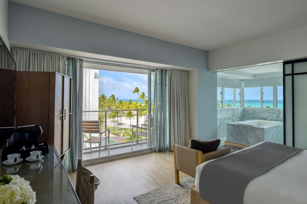 King Suite with Balcony - Photo 1