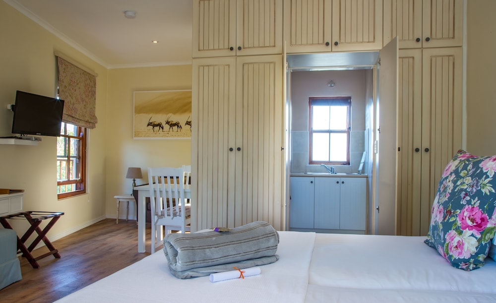 Suite, Terrace, Mountain View - Photo 2