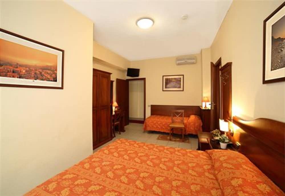 Classic Quadruple Room