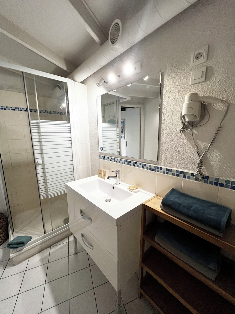 One Bedroom Duplex with Kitchenette with 1 Double and 1 Sofa Bed - Photo 10