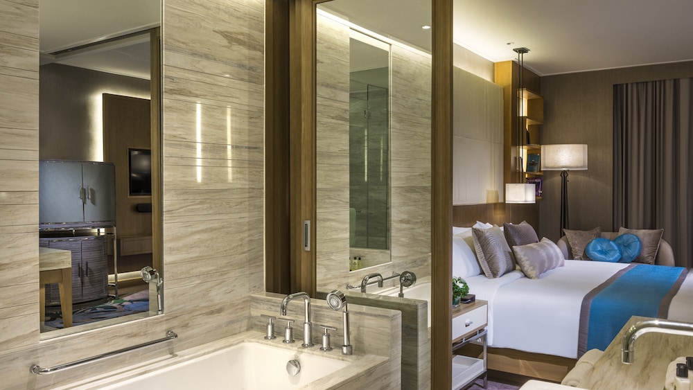 Classic Room, 1 King Bed, City View photo 2