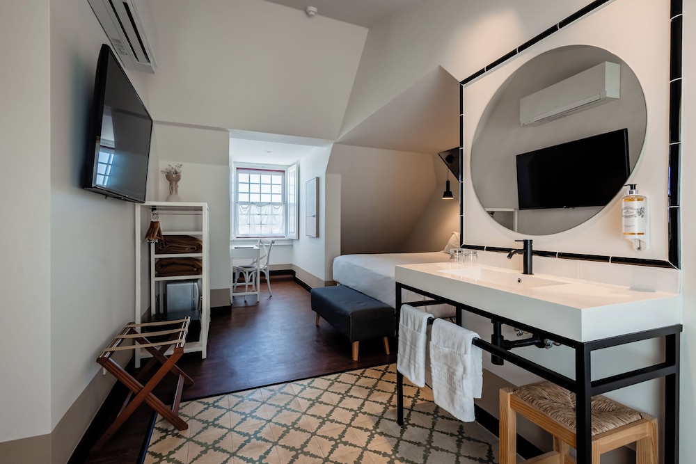 Superior Double or Twin Room (Church) - Photo 3