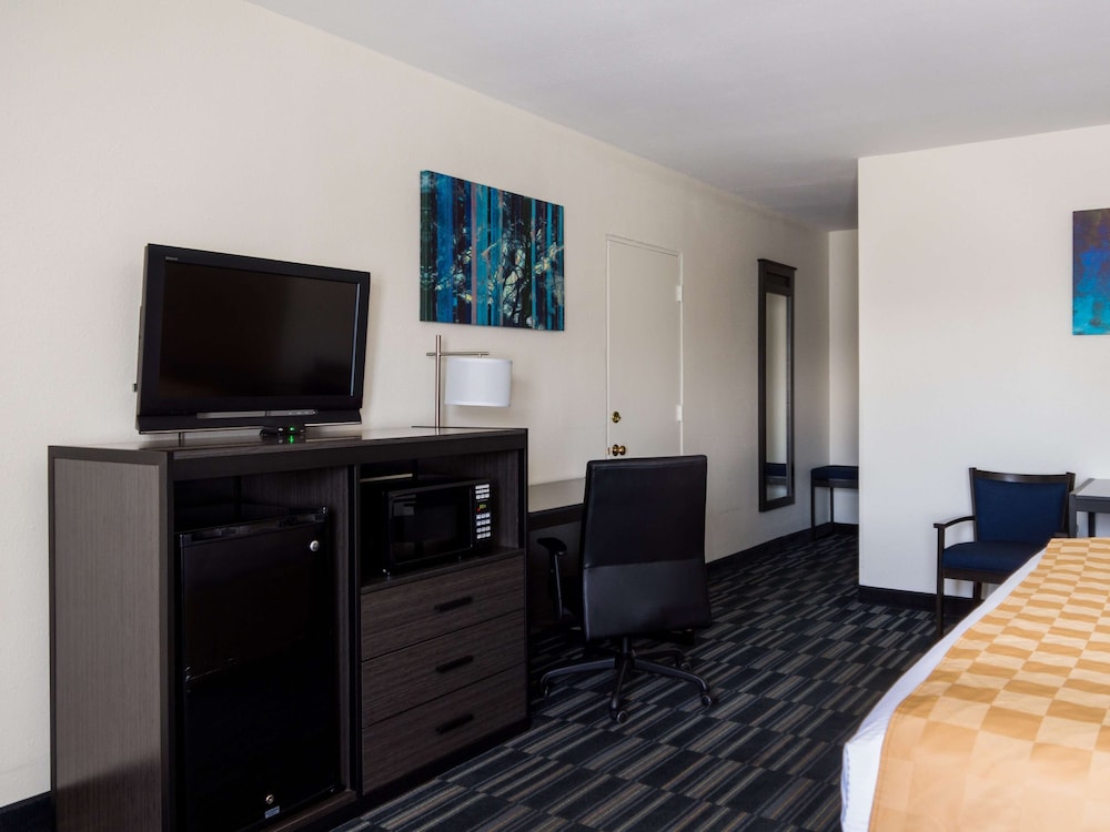 Standard Room, 2 Double Beds, Non Smoking, Refrigerator & Microwave photo 2