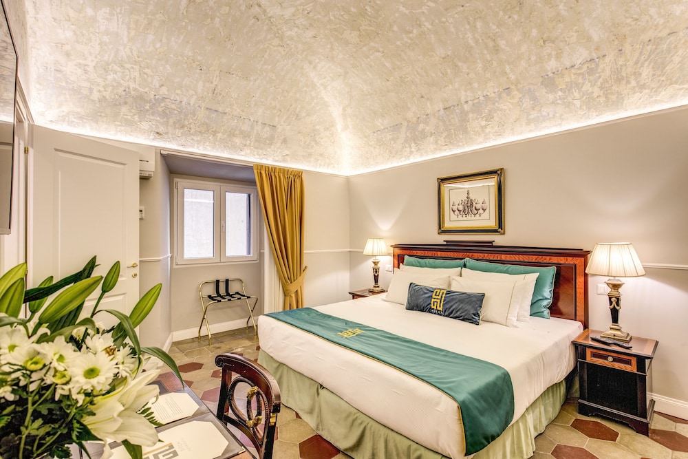 Deluxe Suite, 1 King Bed with Sofa bed