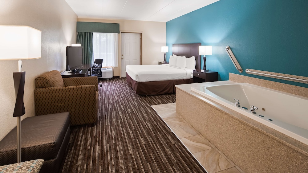 Standard Room, 1 King Bed, Non Smoking, Jetted Tub