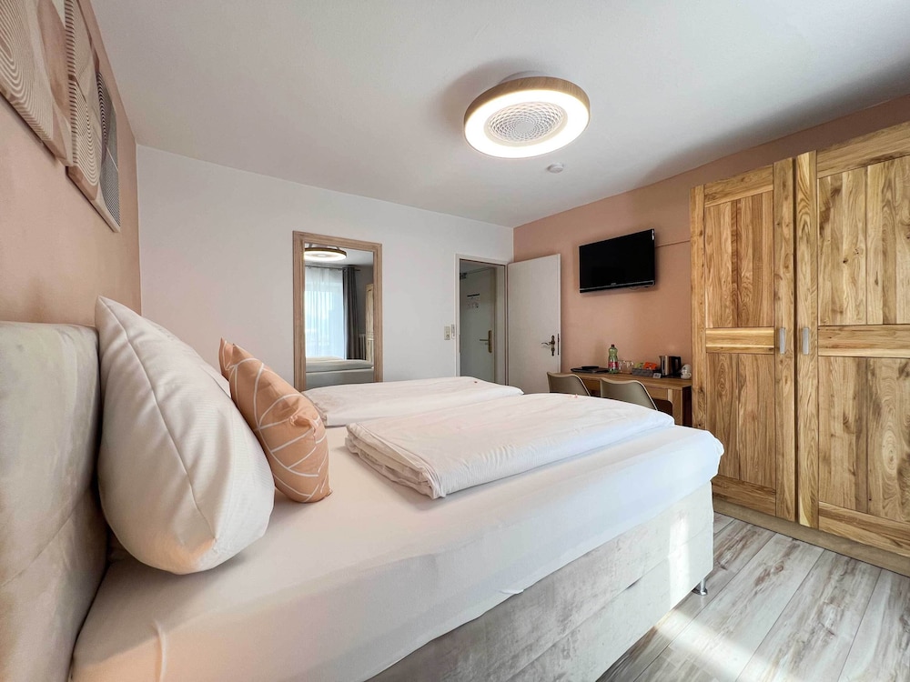 Classic Double Room, Balcony, Lake View photo 2