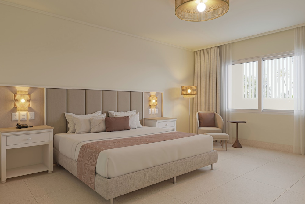 Standard Room, 1 King Bed (tropical View)