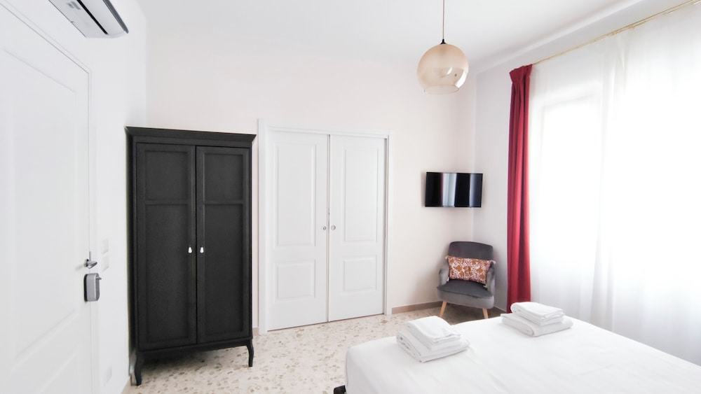 Superior Studio Suite, City View