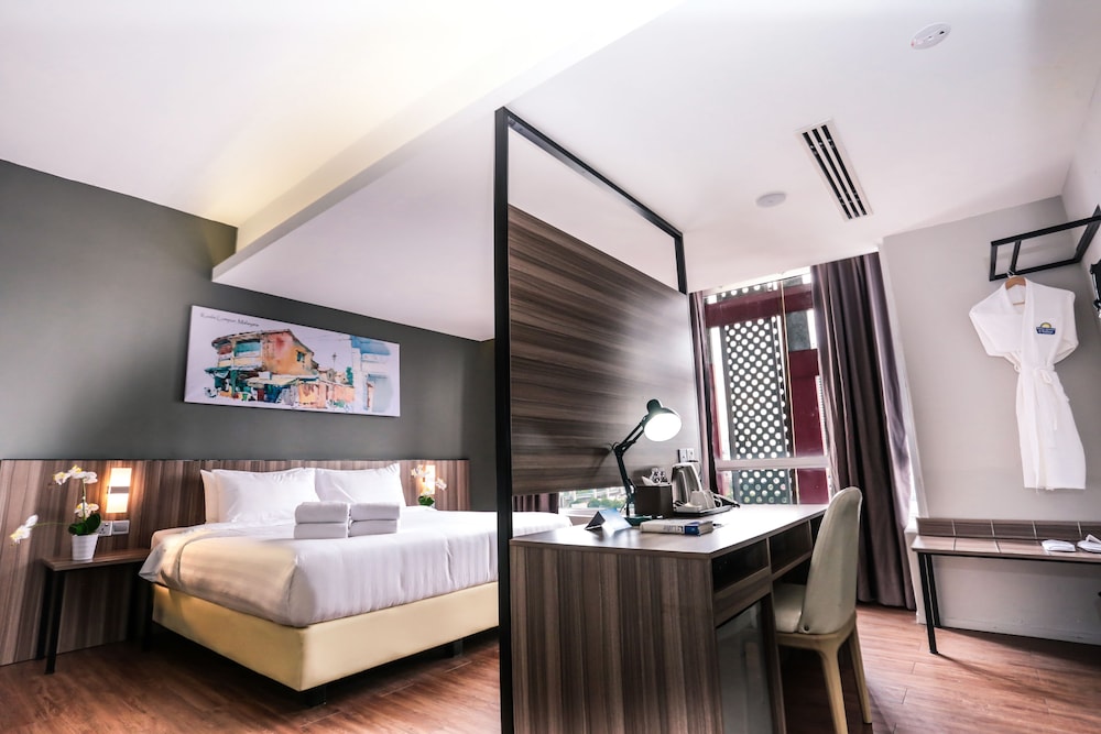 Deluxe Room, 1 King Bed, Non Smoking (Grand) photo 3