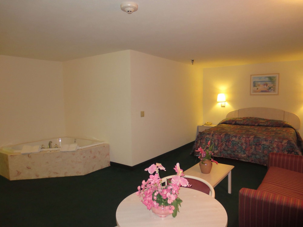 Romantic Room, 1 Bedroom, Hot Tub, Garden View photo 2