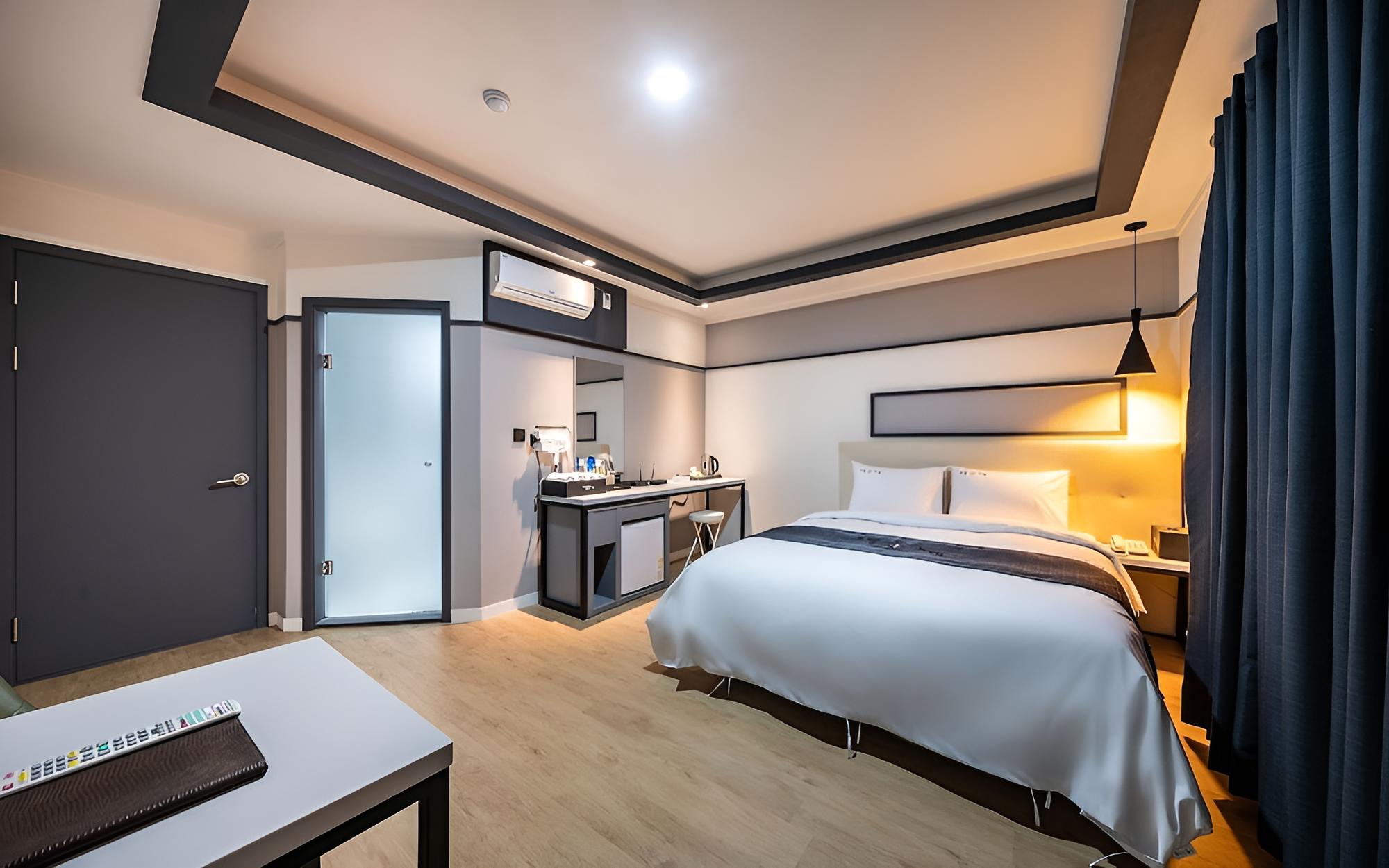 Room (Standard) - Photo 6